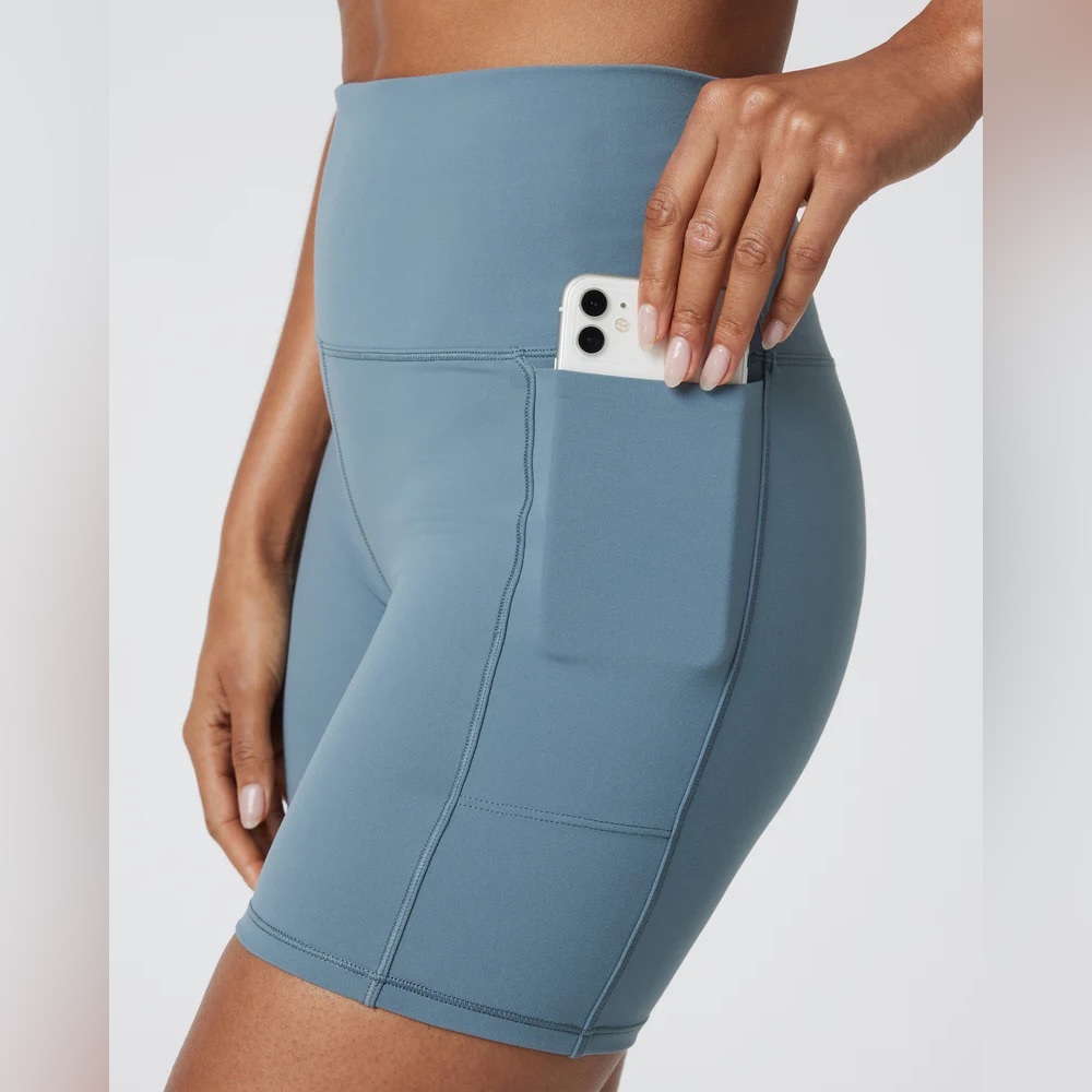 NWT Vuori Pocket Short - Smoke Blue - Picture 2 of 4
